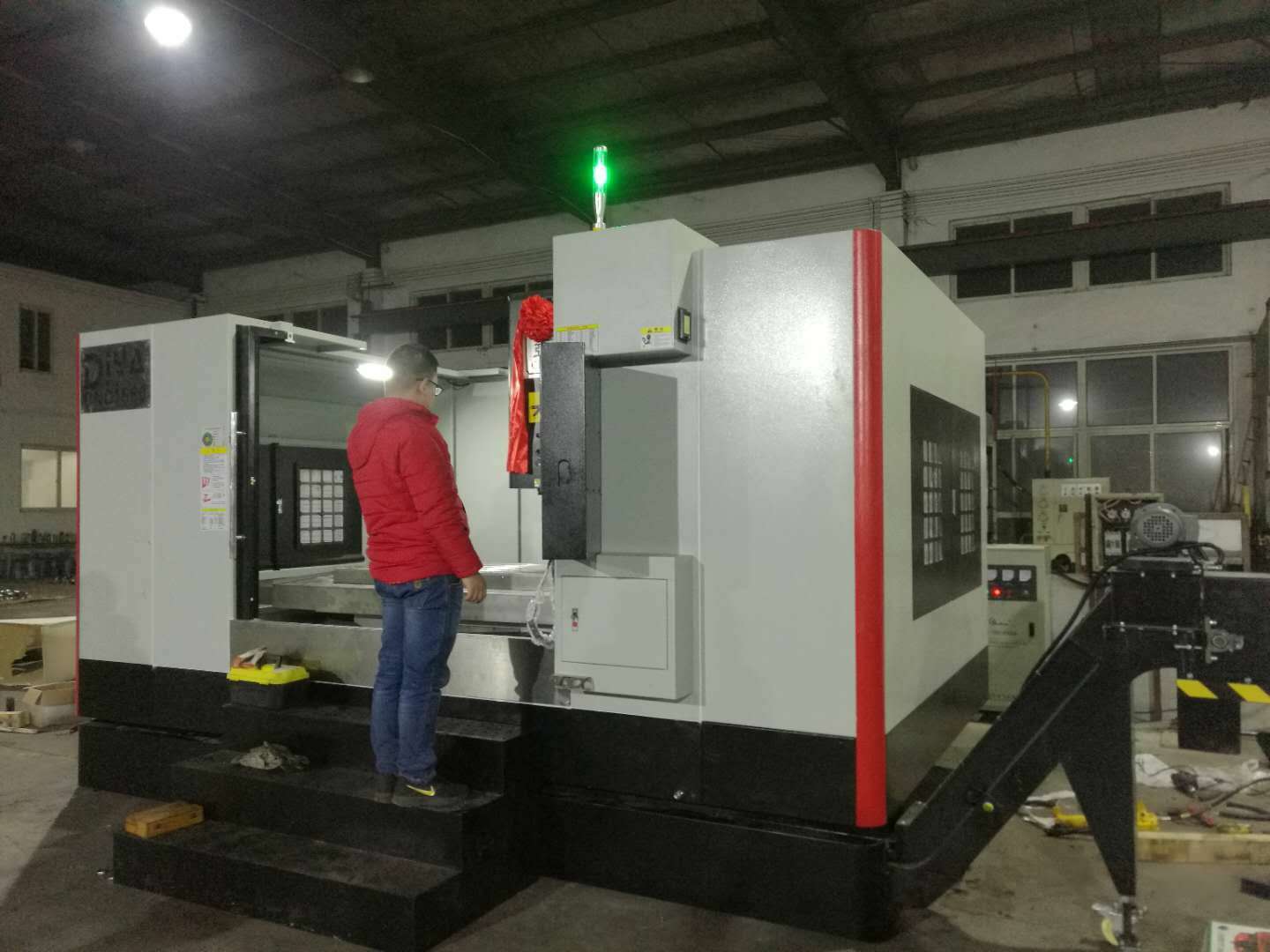 CNC1890加工中心兩臺